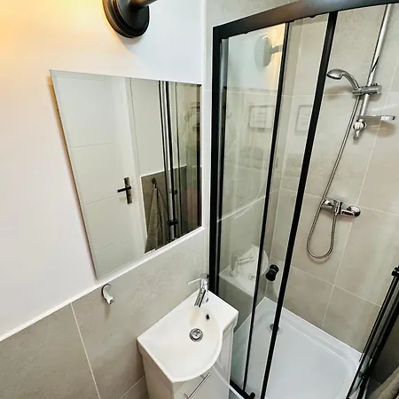 Ii Przy Parku Reagana Blisko Plazy Apartment